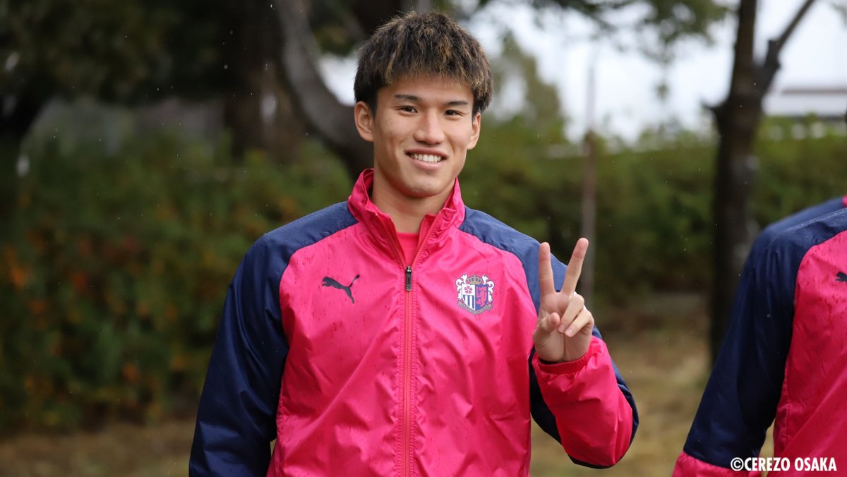 crz_official's tweet photo. 【12th × Twitter連動 ツイッターでキイタッター！】
次回号は #加藤陸次樹 選手が登場✨
加藤選手へのご質問をハッシュタグ #ask_mutsuki とともに 3月25日（木）朝8:00までにお寄せください!!
回答は次回12th📖に掲載予定。 
たくさんの質問をお待ちしております🙇‍♂️

#cerezo
#12th https://t.co/uLqLFmPbOw
