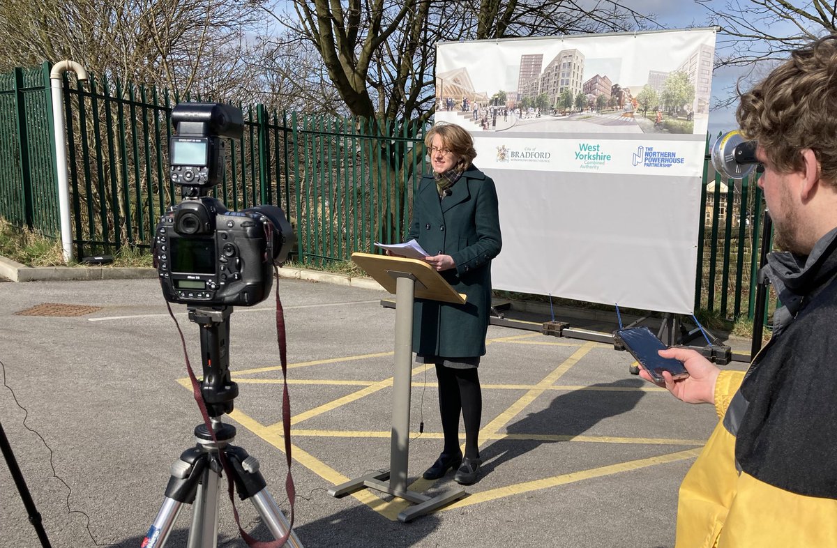 spencerstokestv's tweet photo. Bradford Council leader @SHinchcliffe says new high speed rail station will be on site of St James’ Wholesale Market, Essex Street, if Northern Powerhouse Rail gets government go ahead. Leeds 7 mins. Manchester 20 mins. @BBCLookNorth https://t.co/jTeZZpnUyn