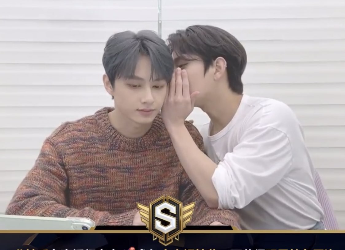 miwon17_'s tweet photo. SHUA WHISPERED TO JUN IF HE CAN GO TO BATHROOM THEN LEFT... JUN LMAOO😭😭 https://t.co/w7FnaoEUxa