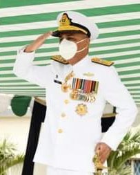 GHaZ_NAwE77's tweet photo. Rear Admiral Ovais Ahmed Bilgrami assumed the responsibilities as Commander Karachi #COMKAR during Change of Command ceremony held at Karachi

Vice Admiral Faisal Rasul Lodhi handed over the Command to the newly appointed Commander Karachi /1

@dgprPaknavy
#PakNavy #Pakistan #ISI https://t.co/4STwa5HTCy
