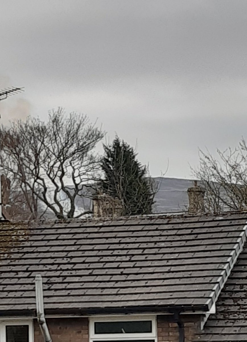 Watching another moorland burn in <a href="/peakdistrict/">Peak District National Park</a> from my house. So frustrating to watch this while in a meeting about wetland restoration and carbon sequestration <a href="/TimBirchWild/">Tim Birch</a> #Glossop