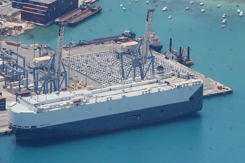 Shipguru's tweet image. #Hoeghautoliners #PCTC #HOEGH #OSAKA #berthed at #MaltaFreeport, #Marsaxlokk #Harbour, #Malta - 17.06.2012 - maltashipphotos.com - NO PHOTOS can be used or manipulated without our permission