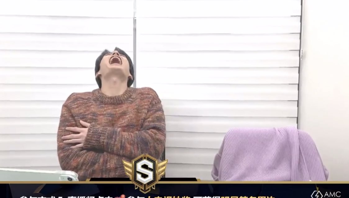 miwon17_'s tweet photo. SHUA WHISPERED TO JUN IF HE CAN GO TO BATHROOM THEN LEFT... JUN LMAOO😭😭 https://t.co/w7FnaoEUxa