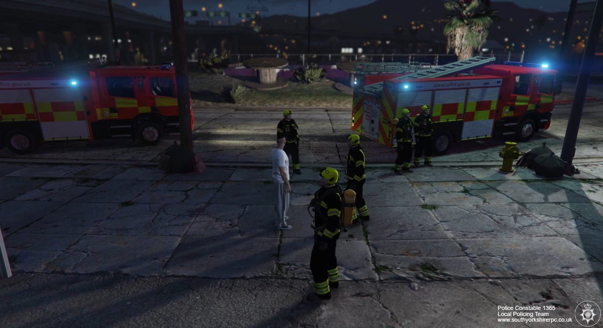 SYRPC_1365's tweet photo. A photo from a patrol not so long ago. @SYRPC_SYFRS got called out to an AFA. Following their arrival, on arrival, no fire and contacted the keyholder. Keyholder arrived and was briefed over the circumstances by Crew Manager @SYRPC_1229. Around 9 FFs on scene! #exceptional https://t.co/im3UG3GHau
