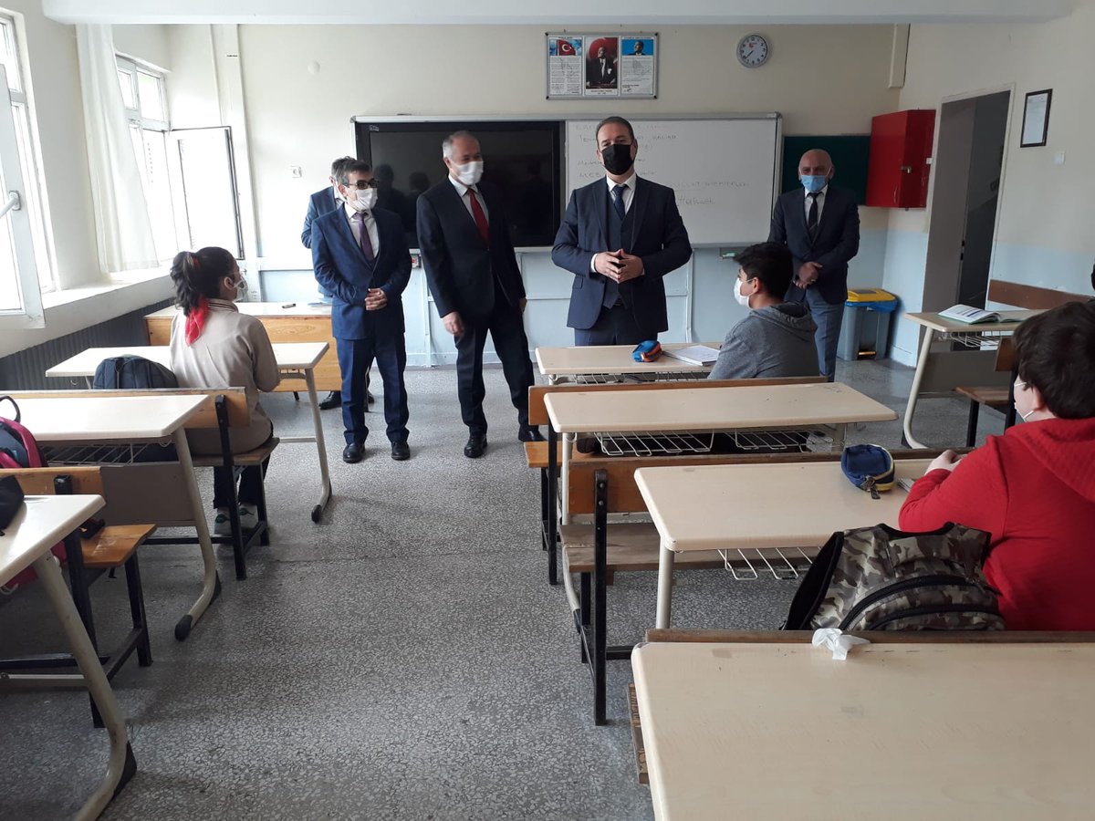ZonguldakMEM's tweet photo. Hamidiye Anadolu Lisesi ve Ahmet Taner Kışlalı Ortaokulu’nu ziyaret eden İl Milli Eğitim Müdürümüz Sayın Ali TOSUN, sınıflarda öğrencilerle sohbet ederek, öğrencileri dinledi.

@tcmeb 
@ali_tosun77 https://t.co/94OSKV3yFk