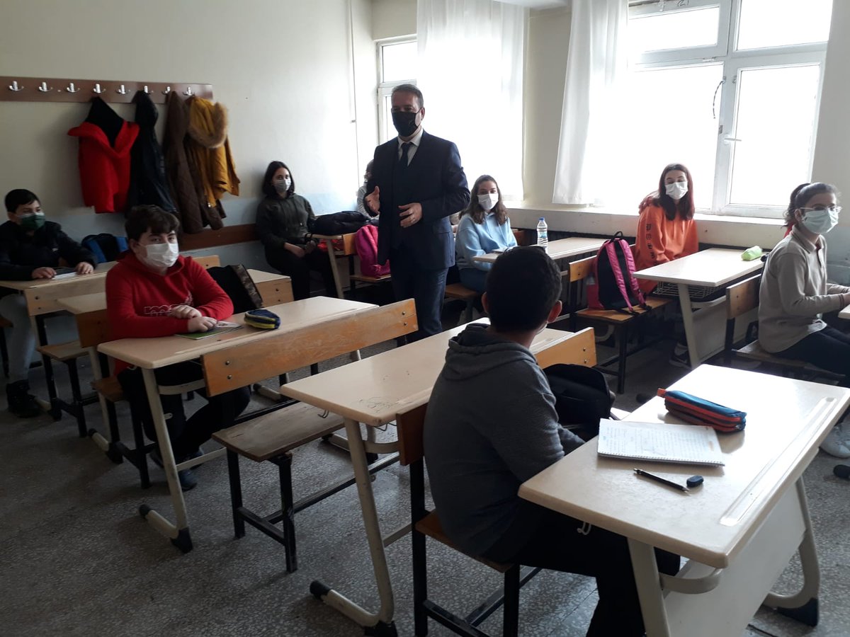 ZonguldakMEM's tweet photo. Hamidiye Anadolu Lisesi ve Ahmet Taner Kışlalı Ortaokulu’nu ziyaret eden İl Milli Eğitim Müdürümüz Sayın Ali TOSUN, sınıflarda öğrencilerle sohbet ederek, öğrencileri dinledi.

@tcmeb 
@ali_tosun77 https://t.co/94OSKV3yFk