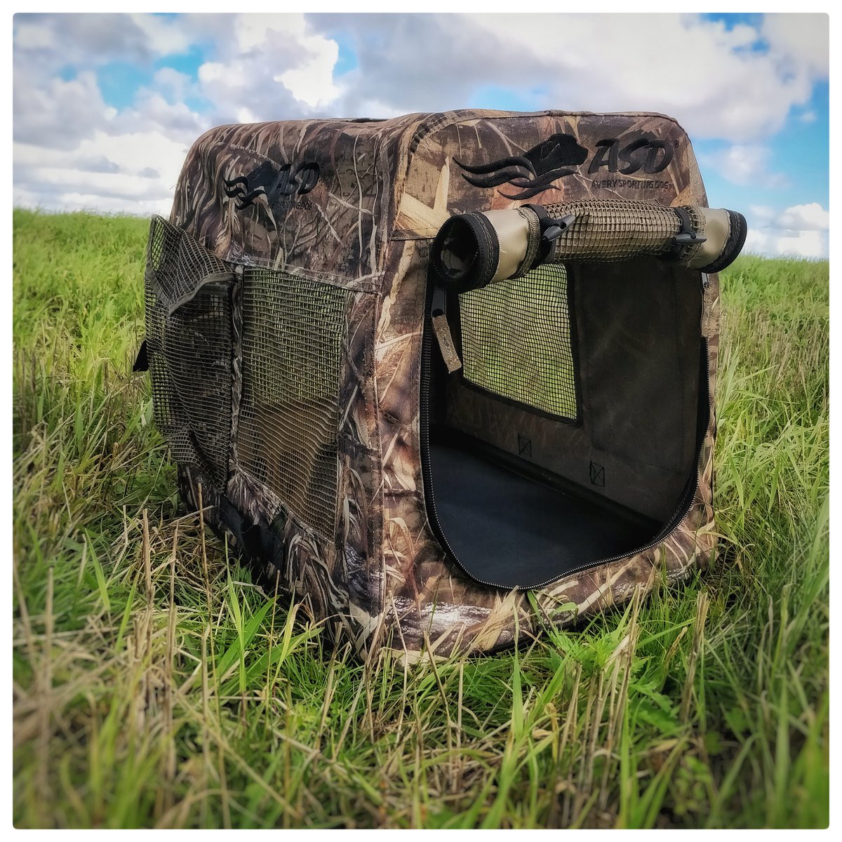 Lucky_Hunter_'s tweet photo. The Avery quick set travel kennel is ideal for transporting your dog short distances as well as useful on the hunt.
Features great ventilation and helps protect your dog from insects. 
#gundog #avery #averyoutdoors #travelkennel #averykennel
(https://t.co/5QRK7rABAH) https://t.co/JHgwE08svr