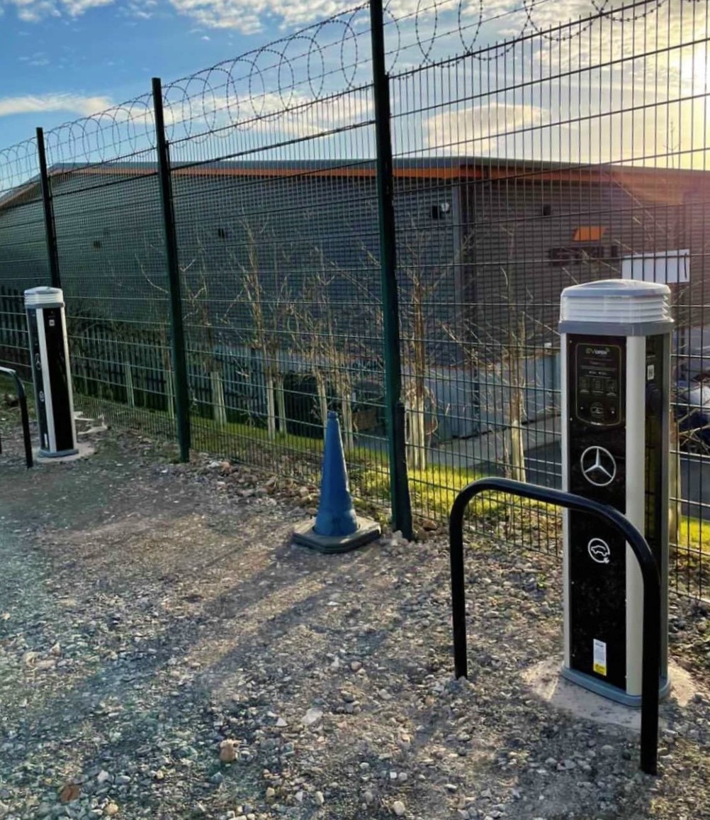 RolecEV's tweet photo. Dealership charging at Mercedes-Benz South West @MBSW ⚡A combination of both AC Fast &amp; DC Rapid chargers, installed by @WestEvc, ready to recharge Mercedes' EVs as well as staff vehicles. 

Featuring the Delta DC Wallbox &amp; our Quantum:EV charging pedestal 🔋👏 https://t.co/EZH0nswKGL
