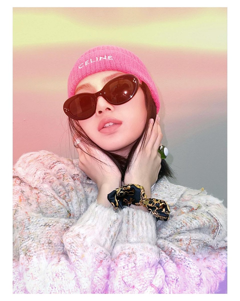 Lisa199727's tweet photo. Lisa Instagram update 🔥
°
°
°
#LISA #LALISA #리사 #블랙핑크 #BLACKPINK #LALISAMANOBAN #LALISAMANOBAL #blackpinklisa #lisablackpink https://t.co/ImSQGKdss1