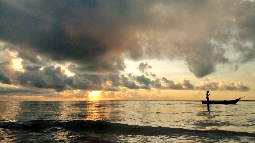 Oh sunlight! The most precious gold to be found on earth.

#DianiIsCapitalFm #DestinationDiani @CapitalFMKenya