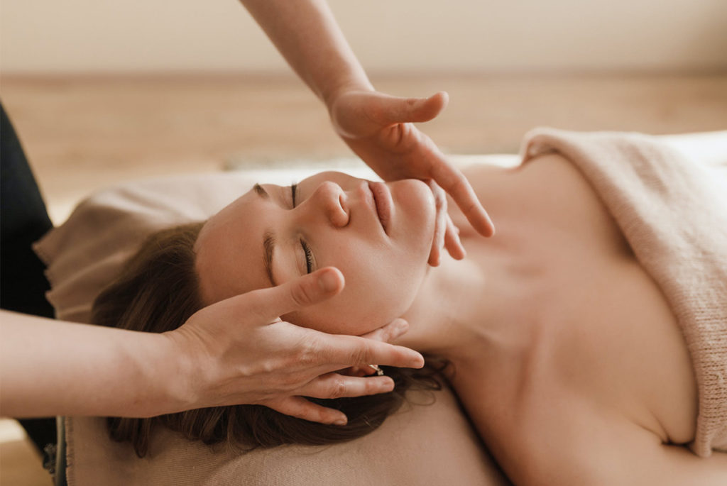La_Beeby's tweet photo. From the sensuous and mindful to the dynamic and beauty-based, take a look at these four cutting-edge massage styles from around the globe. They’re sure to awaken the experimental masseuse in you and bring something unique to your table: https://t.co/46JwCmv22T https://t.co/MlPBY6CBKP