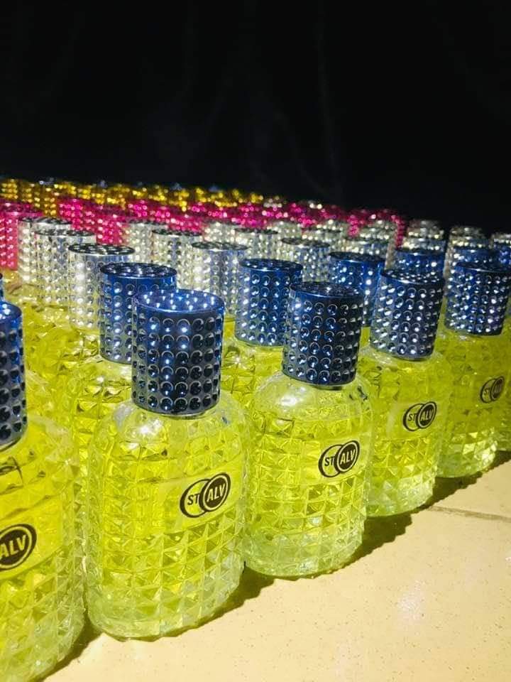 alvanchinaka's tweet photo. Here is a clearer picture of what our perfume looks like. 

We waybill to anywhere in Nigeria even to Galilee 😂 https://t.co/JJFiBu02ns