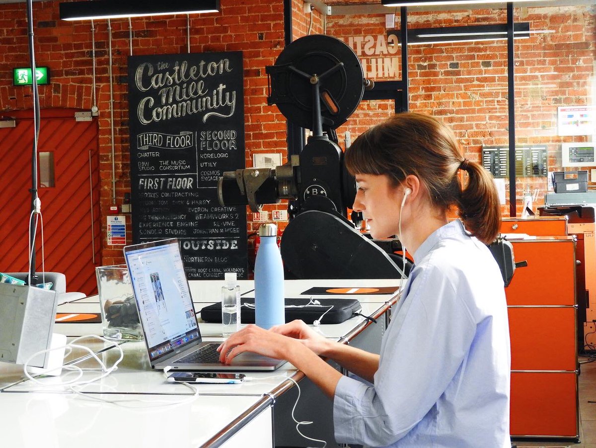 Castleton_Mill's tweet image. We have some lovely, versatile spaces for our coworkers and their door-legged friends here at the Mill! Whether it’s a desk in our shared studio or our flexi-workspace, we have you covered 🌞🐶