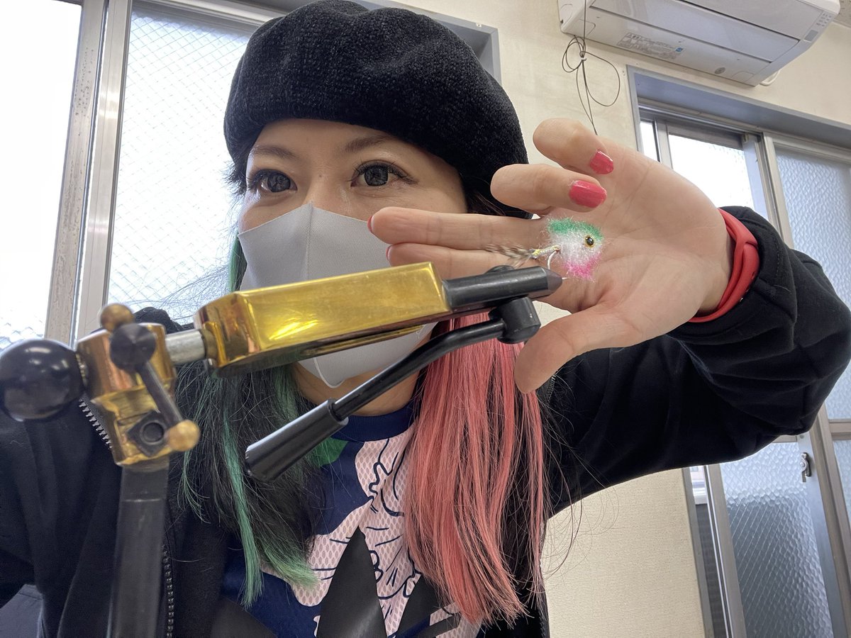 tomochin63's tweet photo. 「トモチンフライフィッシング部」のワークショップを開催🤧
密を避ける為、二部に分けて開催🤧
自分で巻いたフライで釣った魚は喜びも倍増！実釣会も楽しみっ！

#トモチンフライフィッシング部
#caps
#streamtrail
#howisyourfishing
#フライフィッシング https://t.co/sWNNZjHwr4