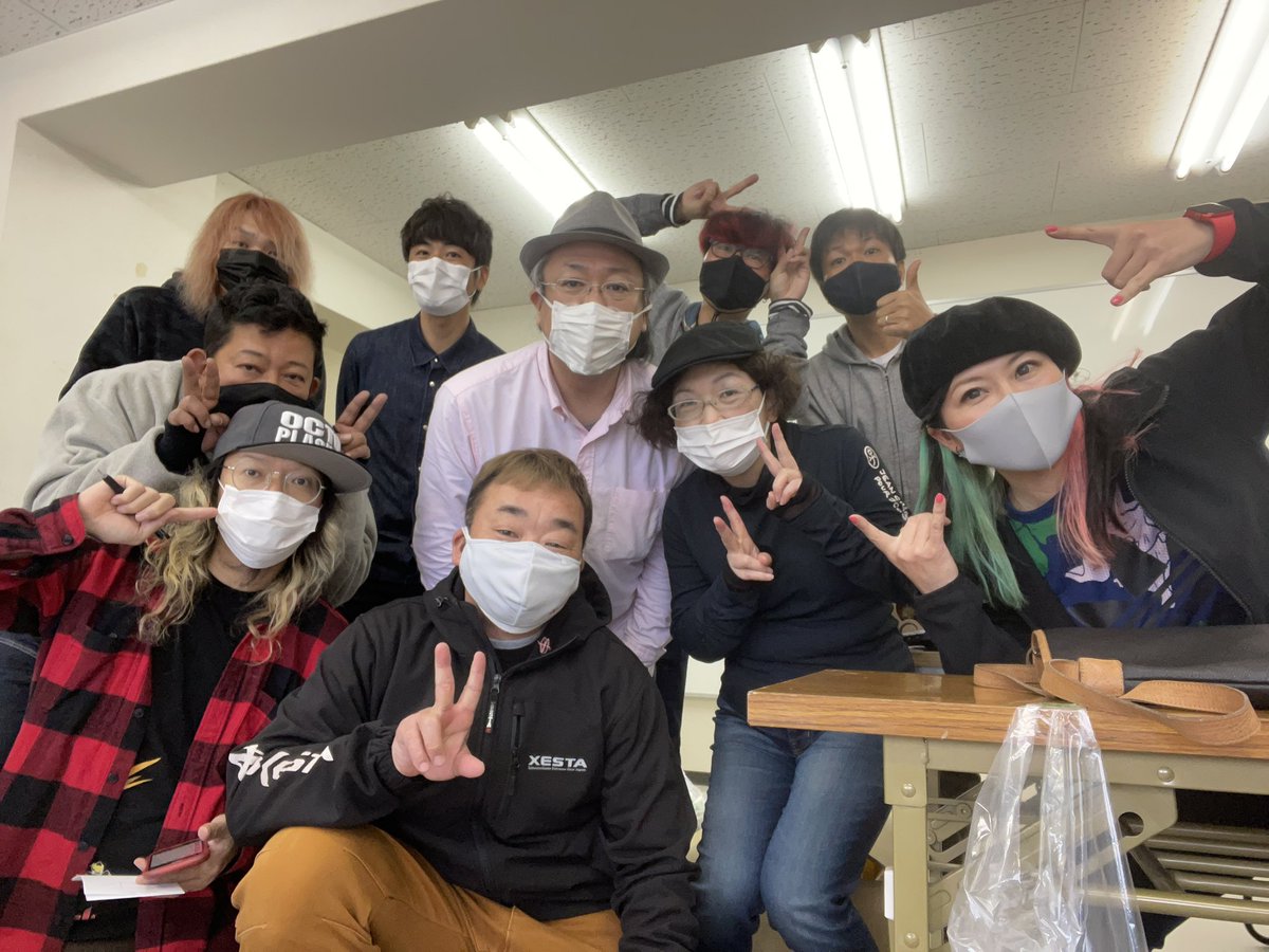 tomochin63's tweet photo. 「トモチンフライフィッシング部」のワークショップを開催🤧
密を避ける為、二部に分けて開催🤧
自分で巻いたフライで釣った魚は喜びも倍増！実釣会も楽しみっ！

#トモチンフライフィッシング部
#caps
#streamtrail
#howisyourfishing
#フライフィッシング https://t.co/sWNNZjHwr4