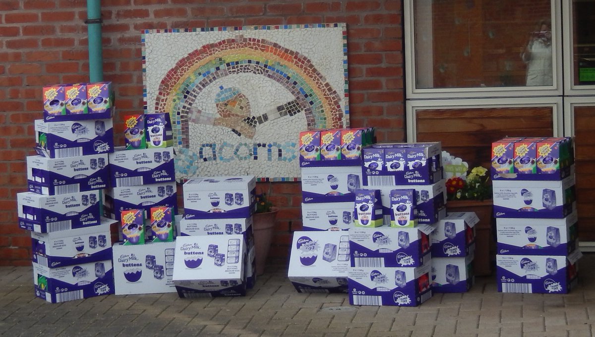 DavidDey12's tweet photo. Another EGGCITING week as Worcestershire Freemasons deliver Easter cheer to needy children and to Worcester Foodbank  and join Warwickshire Freemasons in delivering 300 Easter Eggs to Acorns Hospice https://t.co/G4LTddWPaE