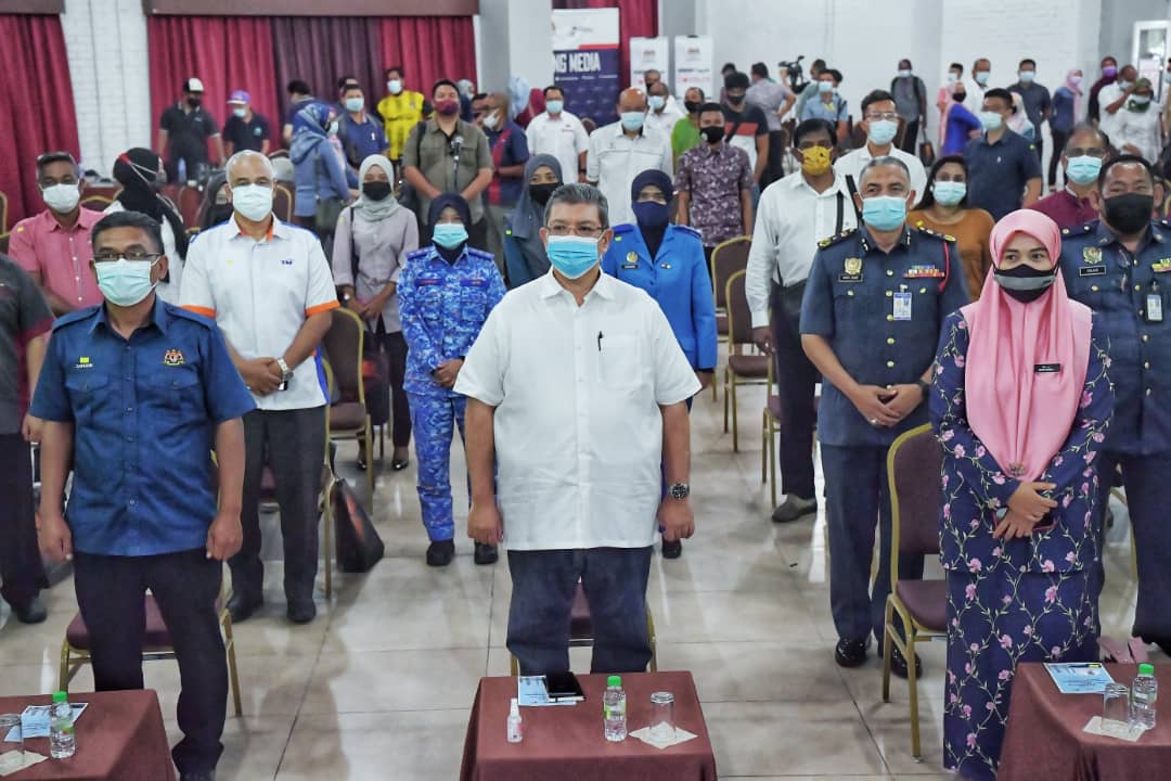 saifuddinabd's tweet photo. Program #MalaysiaPrihatin @JPenerangan negeri Pahang diteruskan hari ini di Kuantan bagi sesi dialog bersama para pemimpin tempatan dan wakil-wakil agensi kerajaan tentang usaha kerajaan dalam pengurusan pandemik serta usahasama untuk menjayakan Program Vaksinasi Kebangsaan. https://t.co/YXxrQJ9rdB