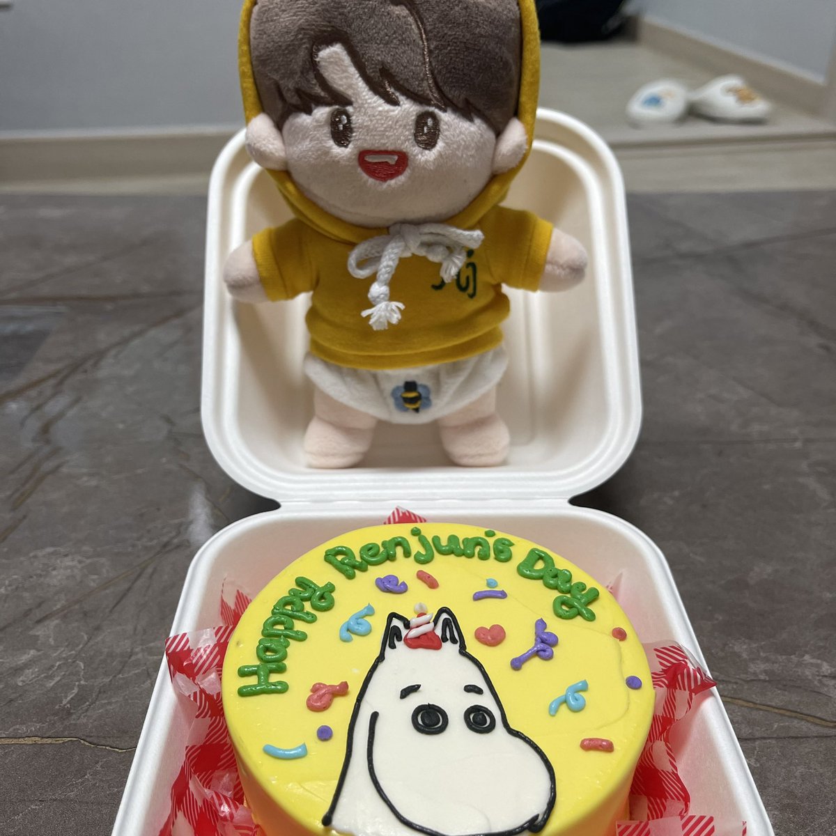 Junyo_323's tweet photo. #HAPPYRENJUNDAY 
#런쥔이란_영화의_스물두번째_장면
#기쁘다_인준_오셨네

세상에 하나뿐인 런쥔이의 스물두 번째 생일을 축하하며 #RT 이벤트 합니다🦊
총 한 분께 사진 속 런쥔이 인형을 드려요🥰

❣️참여 방법: RT
❣️당발 : 런쥔날 런쥔시 이후
❣️배송 : 이�� 주 https://t.co/kIipGuZID7