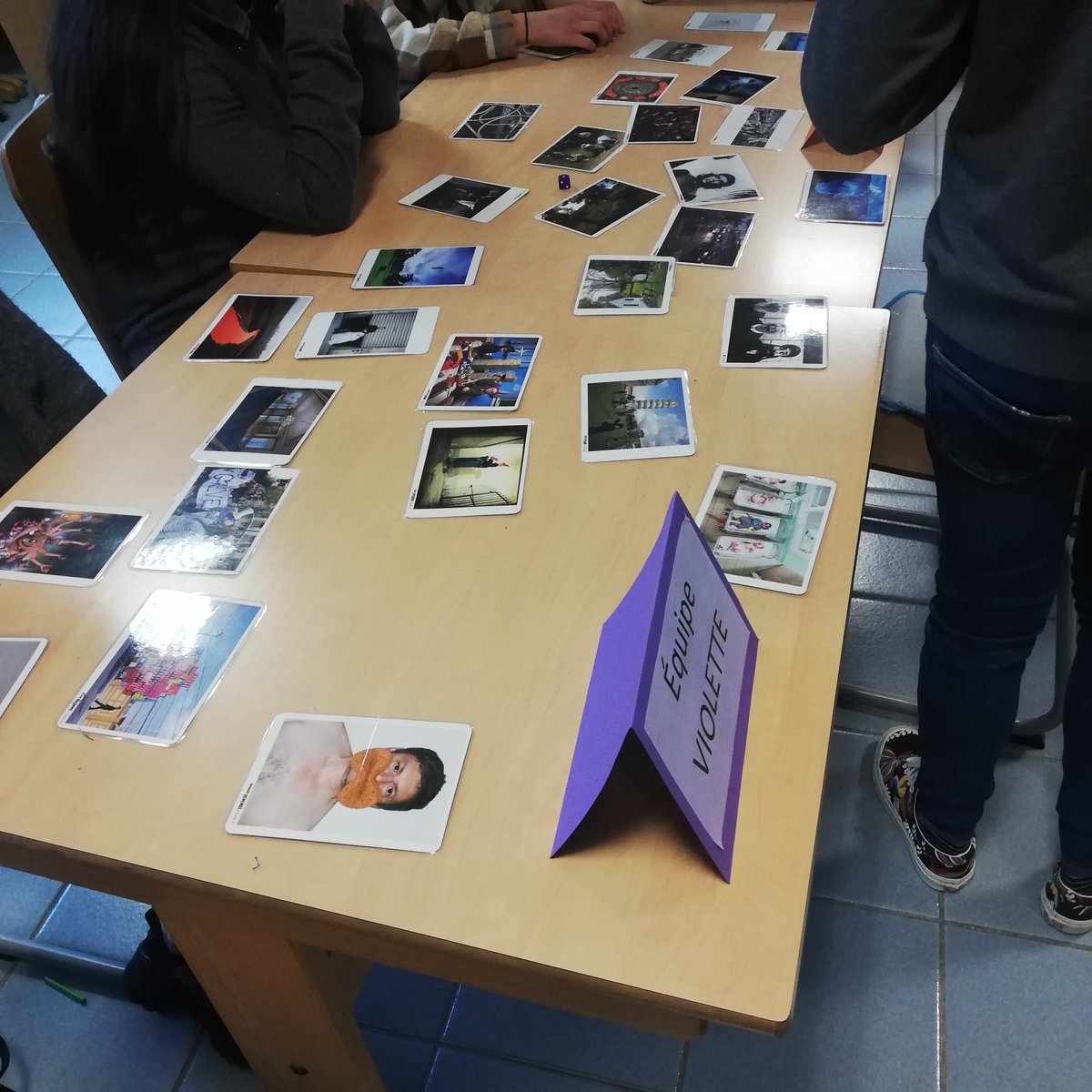 cdi06's tweet photo. Jeudi 18 Mars: Les élèves de 3e4 découvrent le jeu pause photo Prose conçu par les rencontres d'Arles https://t.co/X4Q6UNBmWH