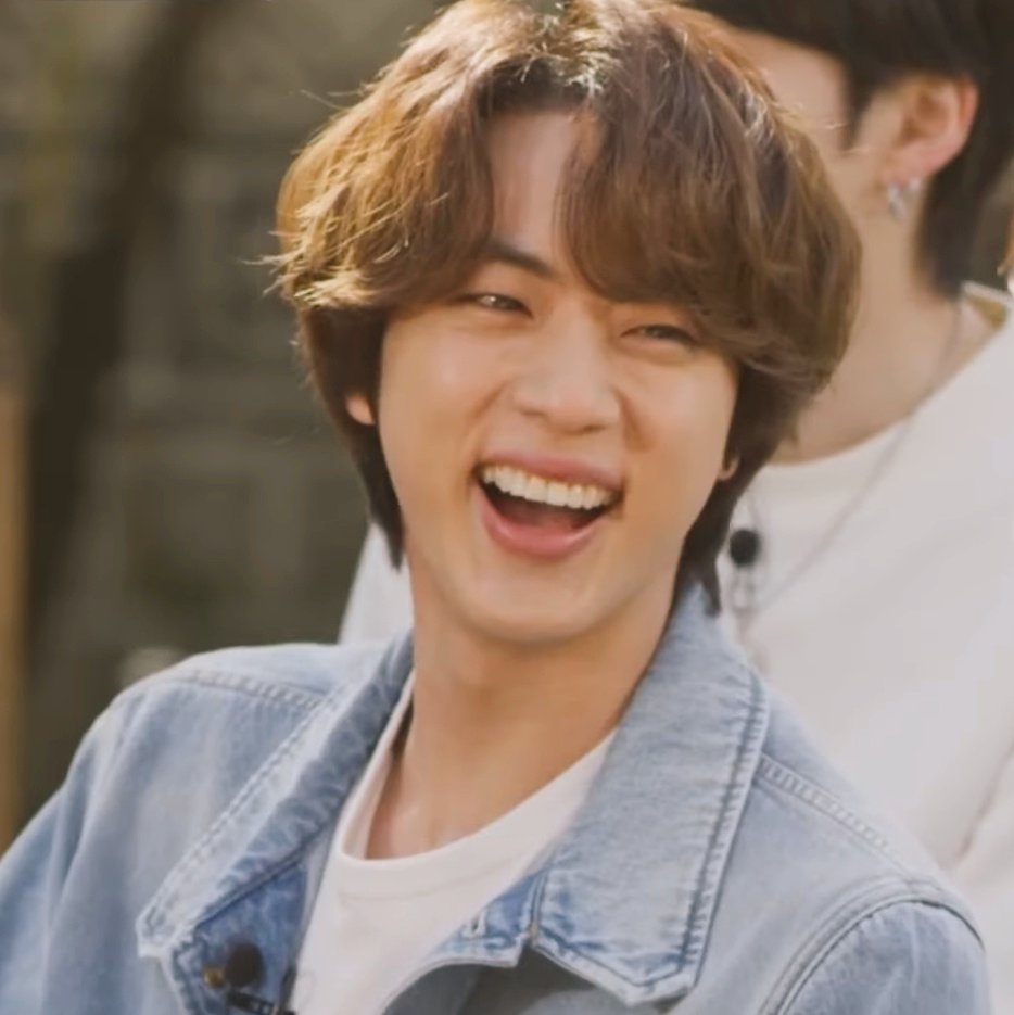 softieforlwt's tweet photo. @haruharu_w_bts @BTS_twt Seokjinnie best boy ever 🥺🤧 https://t.co/gVxJlH48wS