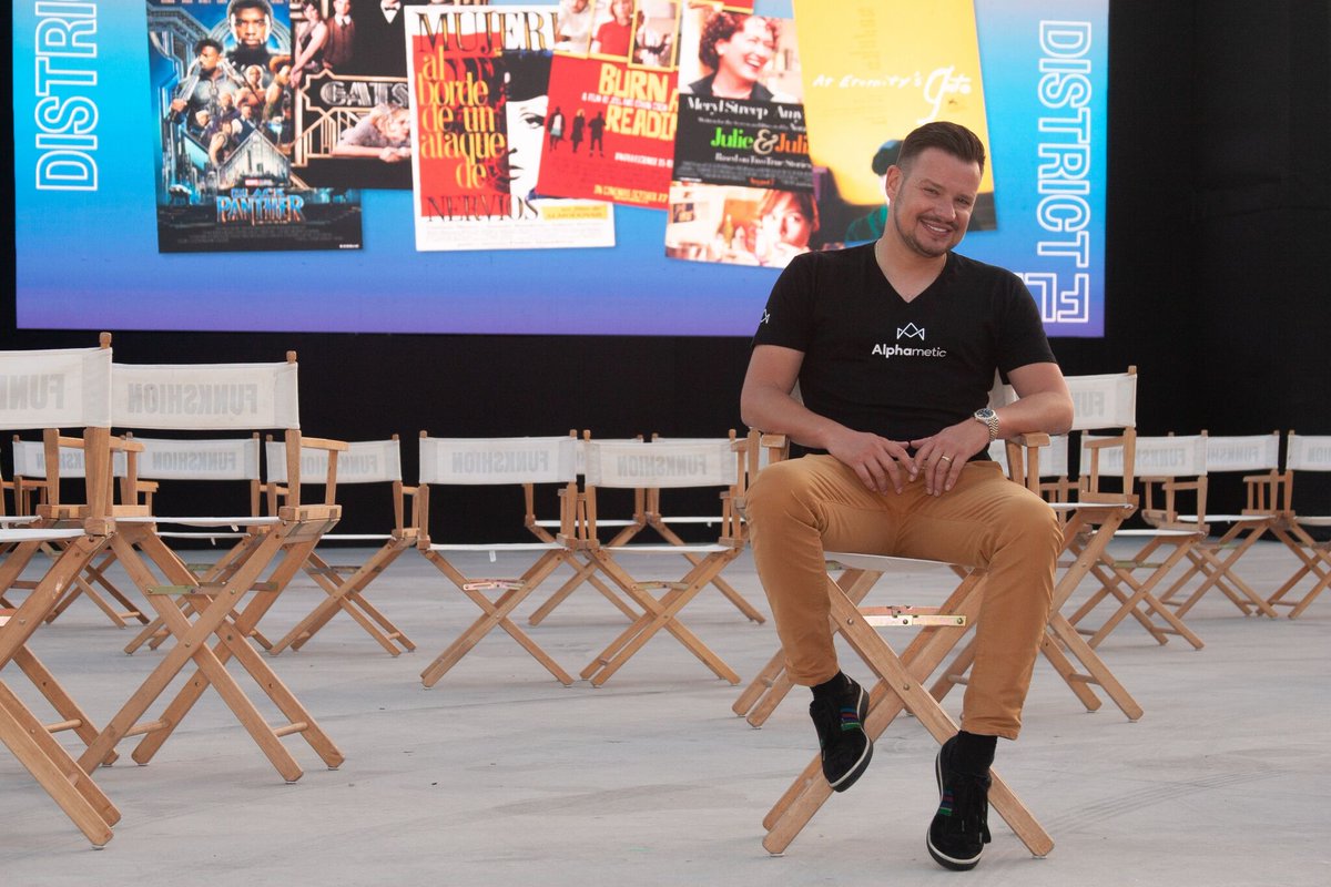 SearchDecoder's tweet image. Whoever you are and whatever you do, your #1 job is to build your credibility on the internet through native content. 💻✍️

On which platforms do you create content?
#bookquotes #websitepsy