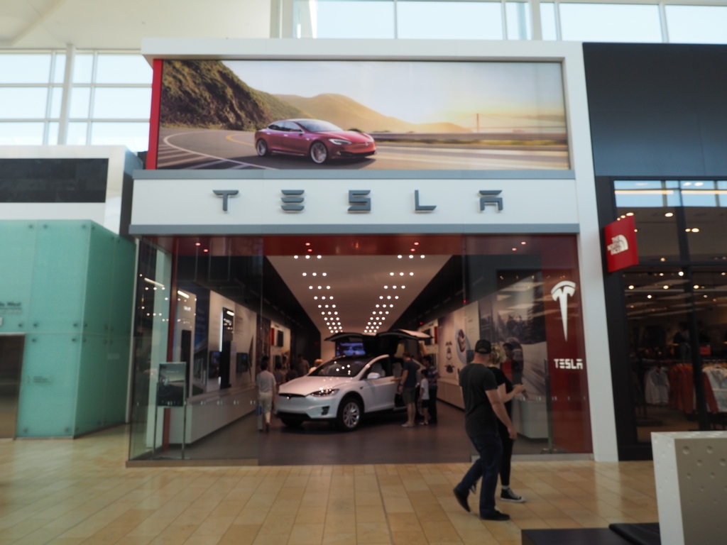 IndexConCA's tweet photo. Index Construction provides the highest quality service and experience to our clients. Here’s a look at our renovations for Tesla’s retail store at Oxford’s Yorkdale Shopping Centre 

.
.
#retailconstruction #IndexConstruction #oxfordproperties #tesla #design #renovation https://t.co/EgbhgAD0Qs