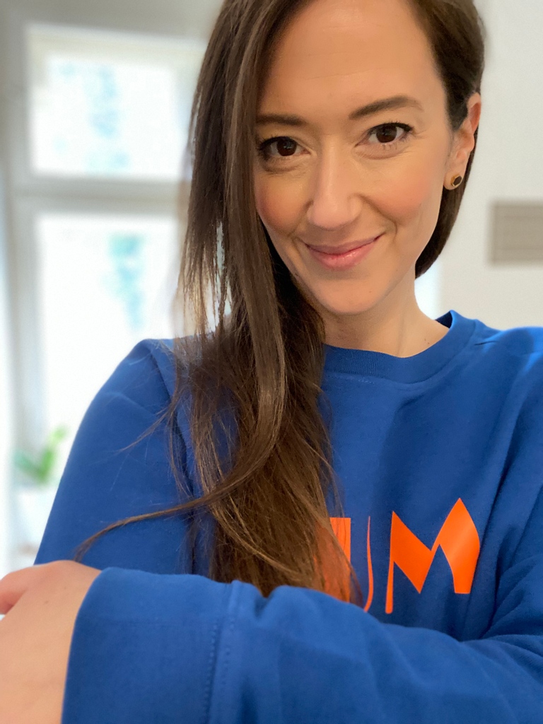 In diese neue Woche starte ich mit einer ganz herzlichen Umarmung 🤗. 

🌟Unser buntes Ausbildungsprogramm ist ein bisschen wie Umarmung für Herz, Hirn und Seele🌟 
Check it out: 
abitofcolor.de/lifecoach-ausb…

#umarmung #freehugs #virtualhugs #trusttheprocessoflife