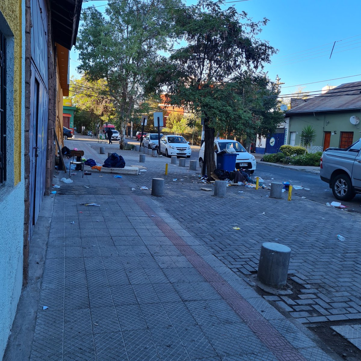 ctorrealbas's tweet photo. @Muni_Indep @aseoindependenc hasta cuando los vecinos debemos aguantar el basural que hay en Lopez de Alcazar con Colon, ni siquiera se puede botar la basura en paz porque las personas la abren y dejan toda la cuadra sucia... foco de infección y mal olor https://t.co/azimYKOlq0