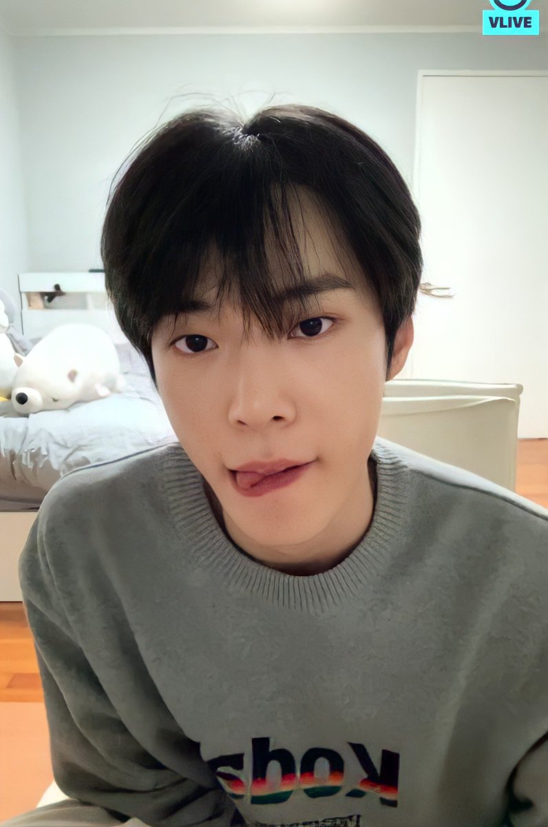 eightyeightbae's tweet photo. MISIIIII AKU DATANG MEMBAWA THREAD HD GANTENG DOYOUNG 💙

[210322] https://t.co/Gj5v7mYqvB