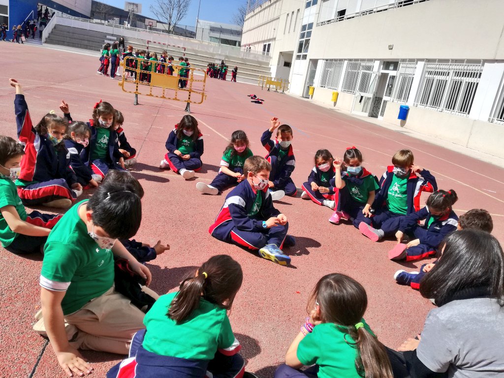 Abacolegio's tweet photo. Los alumnos de 1°Ed.Primaria realizan diferentes actividades y dinámicas de grupo dentro del #ProgramaConvive en una actividad impulsada desde el Dpto. De #OrientaciónEducativa para mejorar y trabajar la convivencia escolar en la Semana Cultural
#ÁbacoCultural https://t.co/deR2XB7n0o
