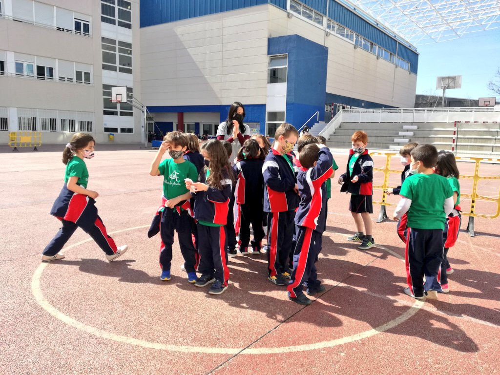 Abacolegio's tweet photo. Los alumnos de 1°Ed.Primaria realizan diferentes actividades y dinámicas de grupo dentro del #ProgramaConvive en una actividad impulsada desde el Dpto. De #OrientaciónEducativa para mejorar y trabajar la convivencia escolar en la Semana Cultural
#ÁbacoCultural https://t.co/deR2XB7n0o