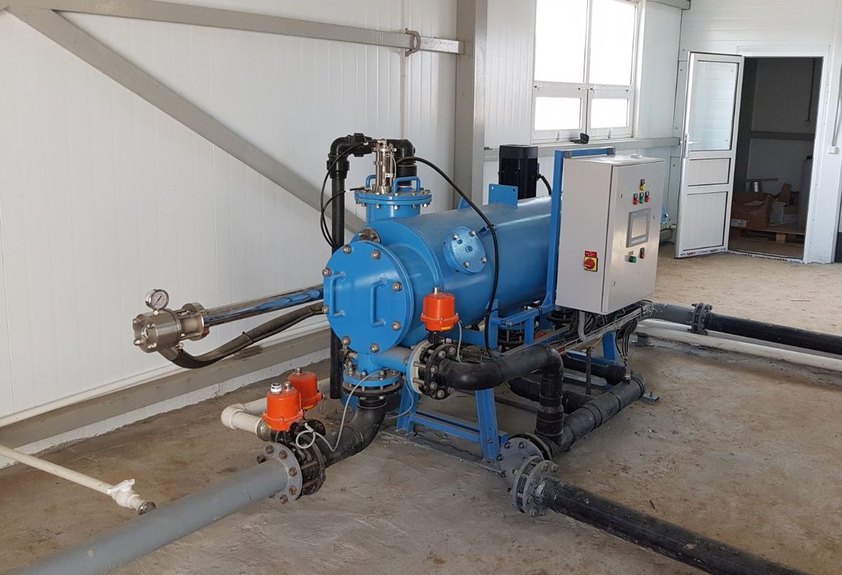 Este AMF-93K filtra agua superficial brindando agua potable limpia para la construcción local en Uzbekistán. El sistema suministra un caudal de 50 m3/h, a un grado de filtración de 7 micrones. #MastersOfFiltration #AmiadOriginal