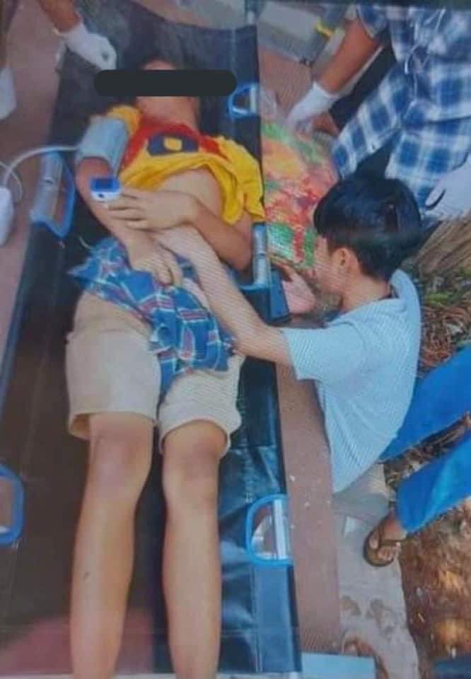 YiMonThu9's tweet photo. 13 years old boy who got shot in the chest with live ammunition in Mya Yee Nandar Housing, Mandalay.He wasn’t even protesting,he was just sitting. An innocent child has lost his life because of terrorists
#WhatsHappeningInMyanmar #Mar22Coup #RejectMyanmarMilitaryCoup @DrSasa22222 https://t.co/FxewJOoFF8