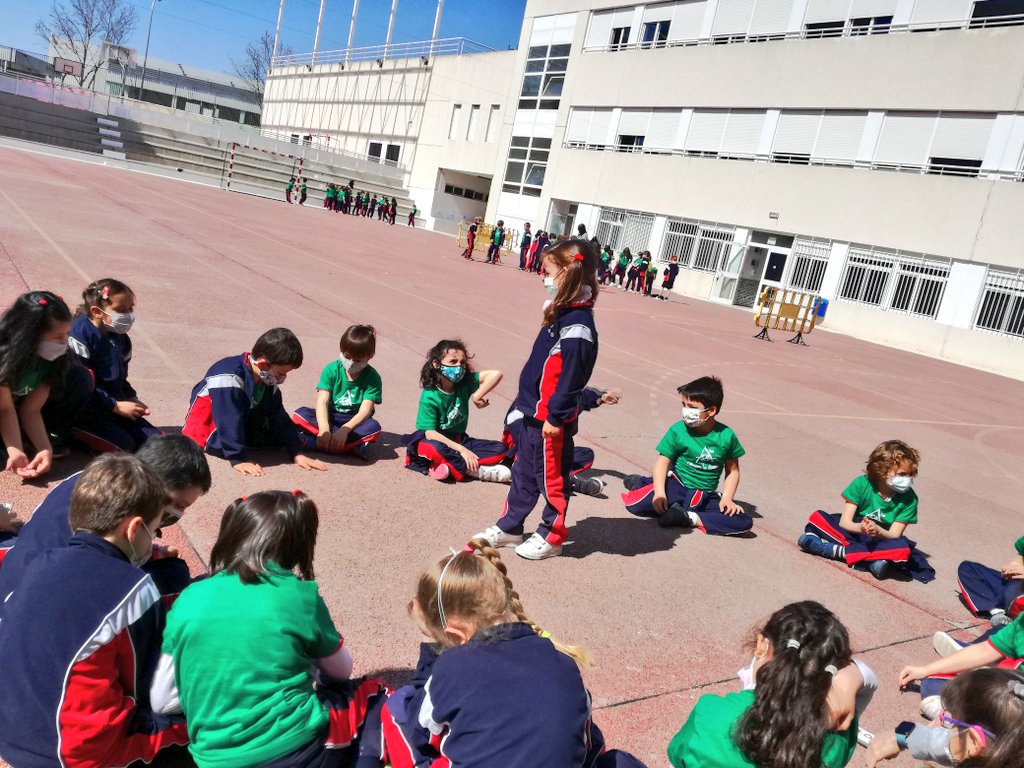 Abacolegio's tweet photo. Los alumnos de 1°Ed.Primaria realizan diferentes actividades y dinámicas de grupo dentro del #ProgramaConvive en una actividad impulsada desde el Dpto. De #OrientaciónEducativa para mejorar y trabajar la convivencia escolar en la Semana Cultural
#ÁbacoCultural https://t.co/deR2XB7n0o