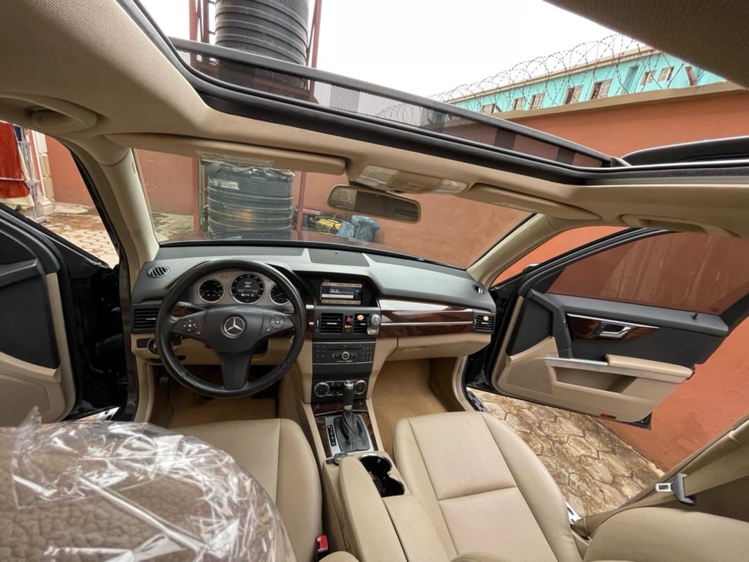 jessofficial_m's tweet photo. Clean 2010 GLK few months used going for 5.6m. Location: Lagos  #SeerBitPayments https://t.co/fvtNMsenzC
