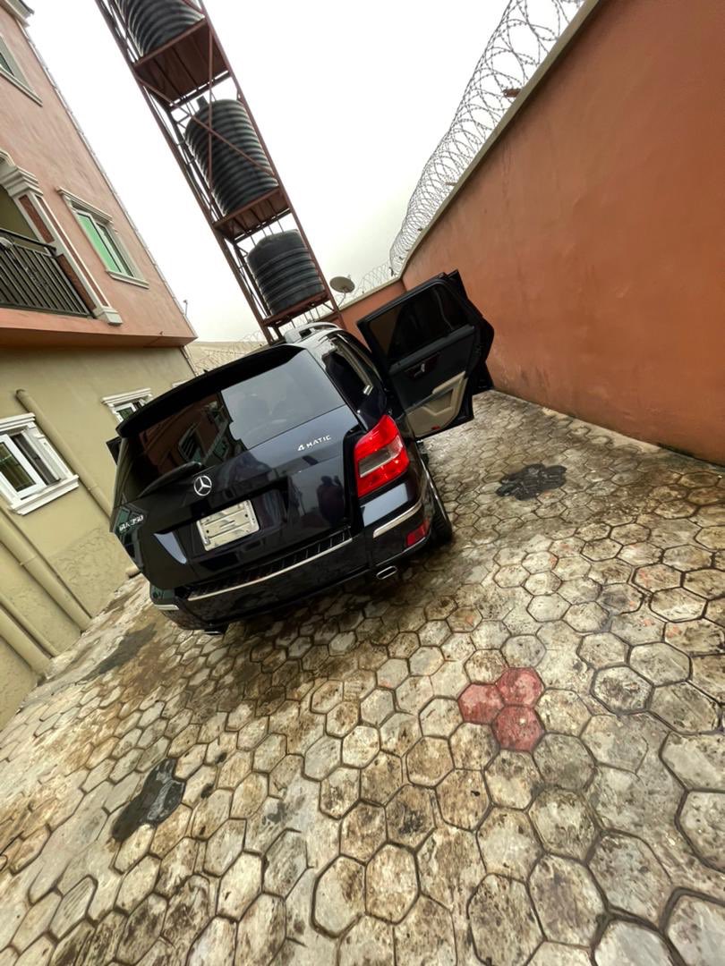 jessofficial_m's tweet photo. Clean 2010 GLK few months used going for 5.6m. Location: Lagos  #SeerBitPayments https://t.co/fvtNMsenzC