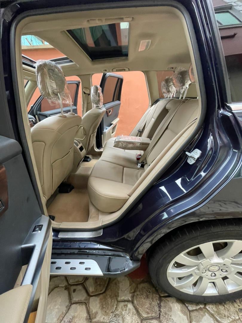 jessofficial_m's tweet photo. Clean 2010 GLK few months used going for 5.6m. Location: Lagos  #SeerBitPayments https://t.co/fvtNMsenzC