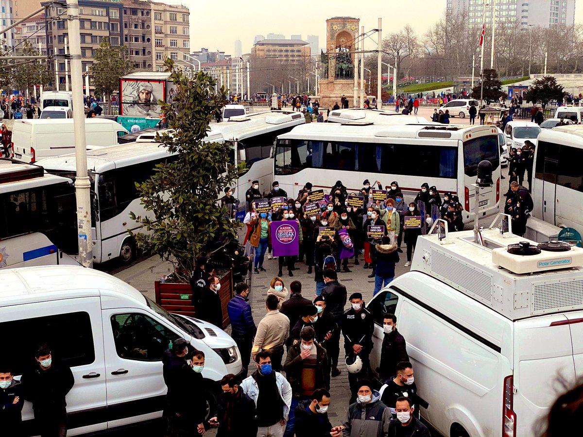 İleri demokrasi fotosu çektim size.