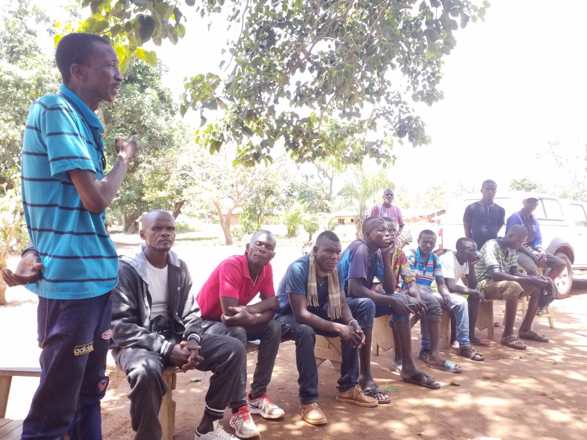 uepnddrrcaf's tweet photo. .#UEPNDDRRenAction! La campagne de sensibilisation sur le #PNDDRR à l'endroit des Antibalaka du village #SekiaDalet entamée la semaine derniere s'est encore poursuivie ce lundi matin, 22 mars. @GouvCF remercie @UN_CAR @USAmbCAR & al, pour leurs soutiens. https://t.co/LBiDxE5670 https://t.co/07vQAyhWbs