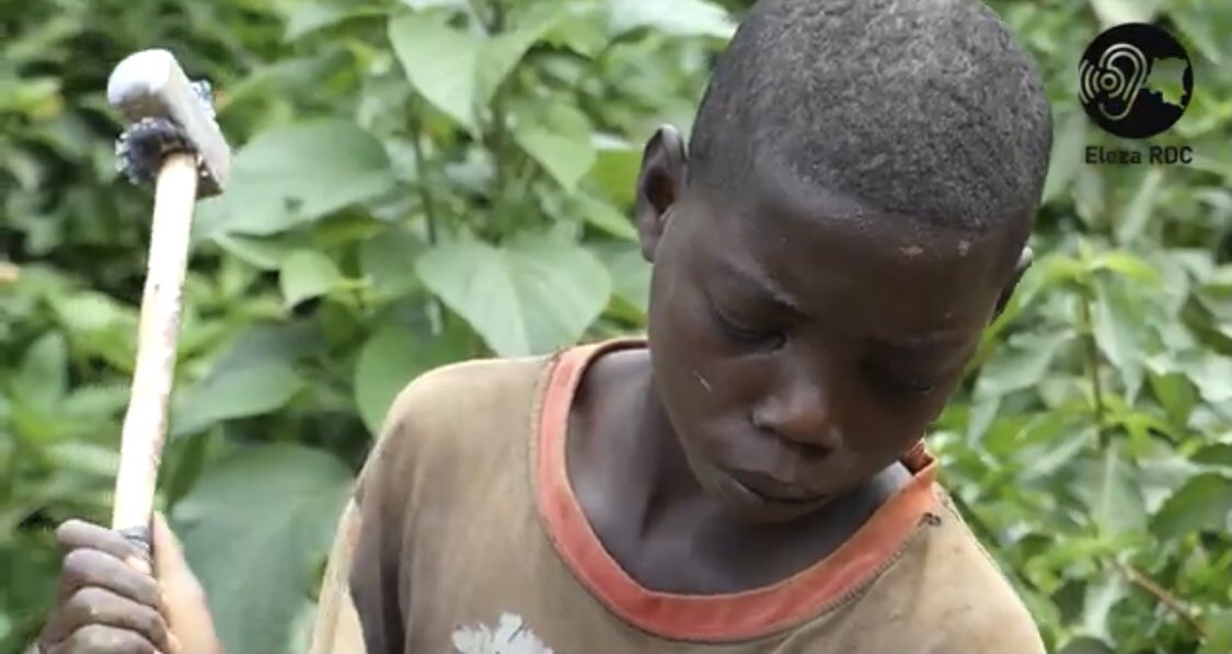 ElezaRDC's tweet photo. En #RDC , des enfants sont exploités et contraints d’exécuter des travaux lourds . Josué,11 ans transforme des roches en graviers pour survivre. Vidéo👉 https://t.co/zNkLtPDXma  . @hrw_fr , @Internews_RDC , @FRANCE24 , @UNICEFDRC , @UNESCOKinshasa . https://t.co/SY2Om868MQ