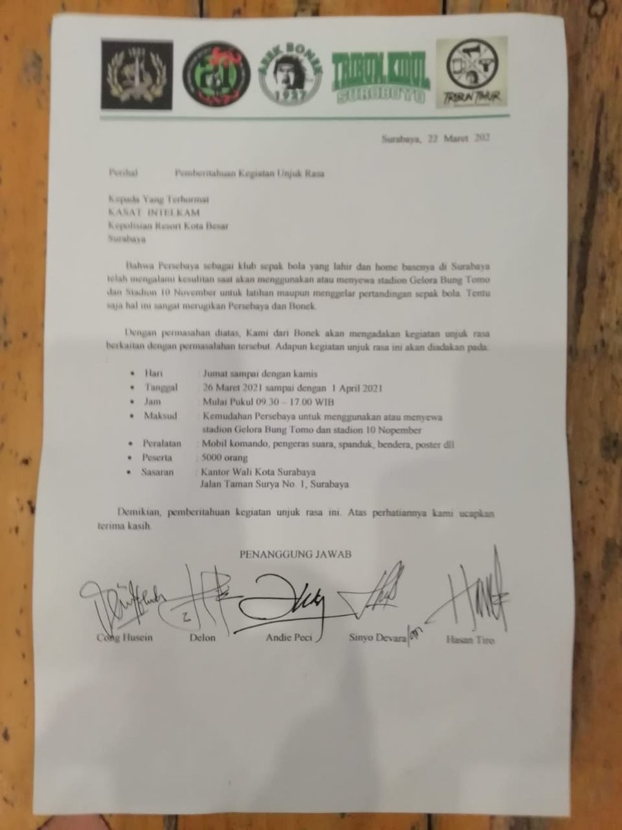 Green_Nord27's tweet photo. Sehubungan dengan tenggat waktu 4x24 jam yang diberikan bonek untuk Pemkot sudah berakhir dan tidak ada jawaban. Maka kami Bonek memutuskan untuk melakukan aksi lapangan. 

Surat pemberitahuan akan diserahkan ke Polrestabes besok Selasa 23.03.2021

Salam Satu Nyali.! Wani https://t.co/ZZCw3oSfMC