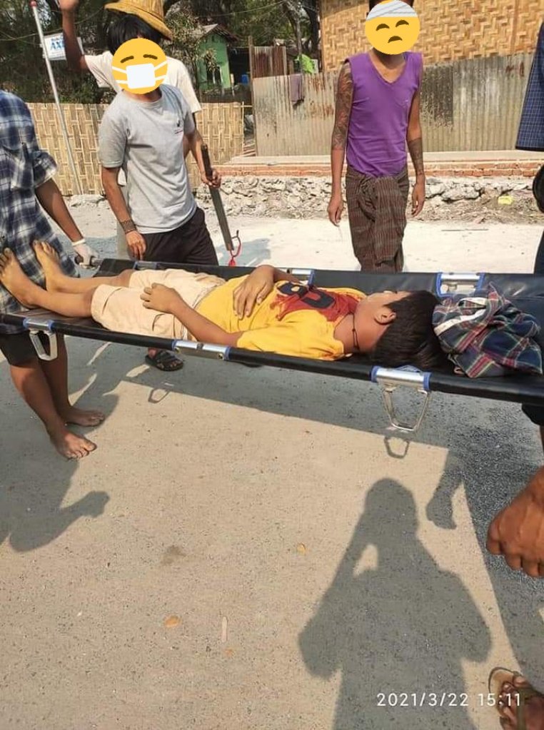 Jeff91606582's tweet photo. Today's at Mandalay,
What did this boy do to shot dead inside his own house?
#WhatsHappeningInMyanmar
#feb22coup
TW // blood,dead https://t.co/iDX8a1pmyX