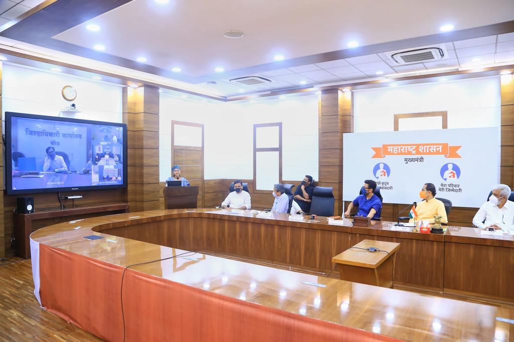 CMOMaharashtra's tweet photo. जागतिक जल दिनाचे औचित्य साधून पाणी फाऊंडेशनच्या सत्यमेव जयते समृद्ध गाव स्पर्धेचा गौरव सोहळा मुख्यमंत्री उद्धव ठाकरे यांच्या उपस्थितीत संपन्न झाला. पाणी नियोजनाचा हा संस्कार गावाला आणि महाराष्ट्राला समृद्ध करणार असल्याचेही मुख्यमंत्री यावेळी म्हणाले. https://t.co/vGoCbNoMcJ