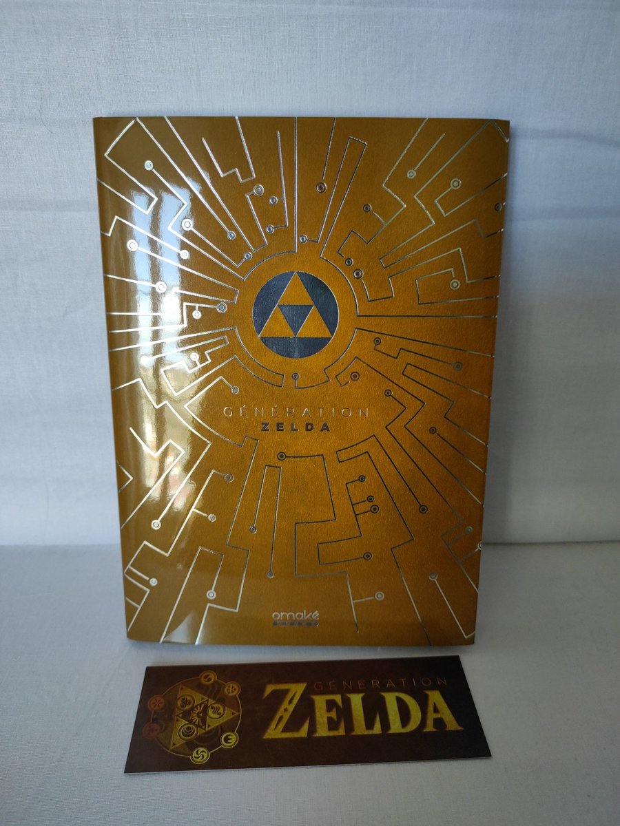 Twinsunnien's tweet photo. Quand @FlorentGorgesFR se dit que quand-même, 35 ans ça se fête, on obtient #GenerationZelda chez @omakebooks et c'est de toute beauté ❤️
#thelegendofzelda35th #TheLegendofZelda https://t.co/P3NWyxZVsr