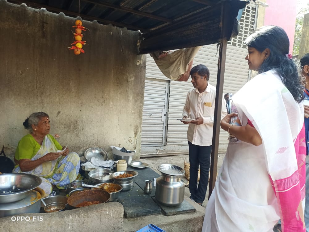 ikishore_ckv's tweet photo. இன்று எழும்பூர் தொகுதியில் நடந்த தேர்தல் பிரச்சாரத்தின் போது நமது வெற்றி வேட்பாளர் @PriyadarshiniU4 #vote_for_tourchlight #vote_for_priyadarshini @maiamofficial @ikamalhaasan @ibalamurugan72 @realradikaa @realsarathkumar @KH4TNCM2021 @Maiam_Kannan @MNMPRAVEEN https://t.co/9sZ0TH5j5T
