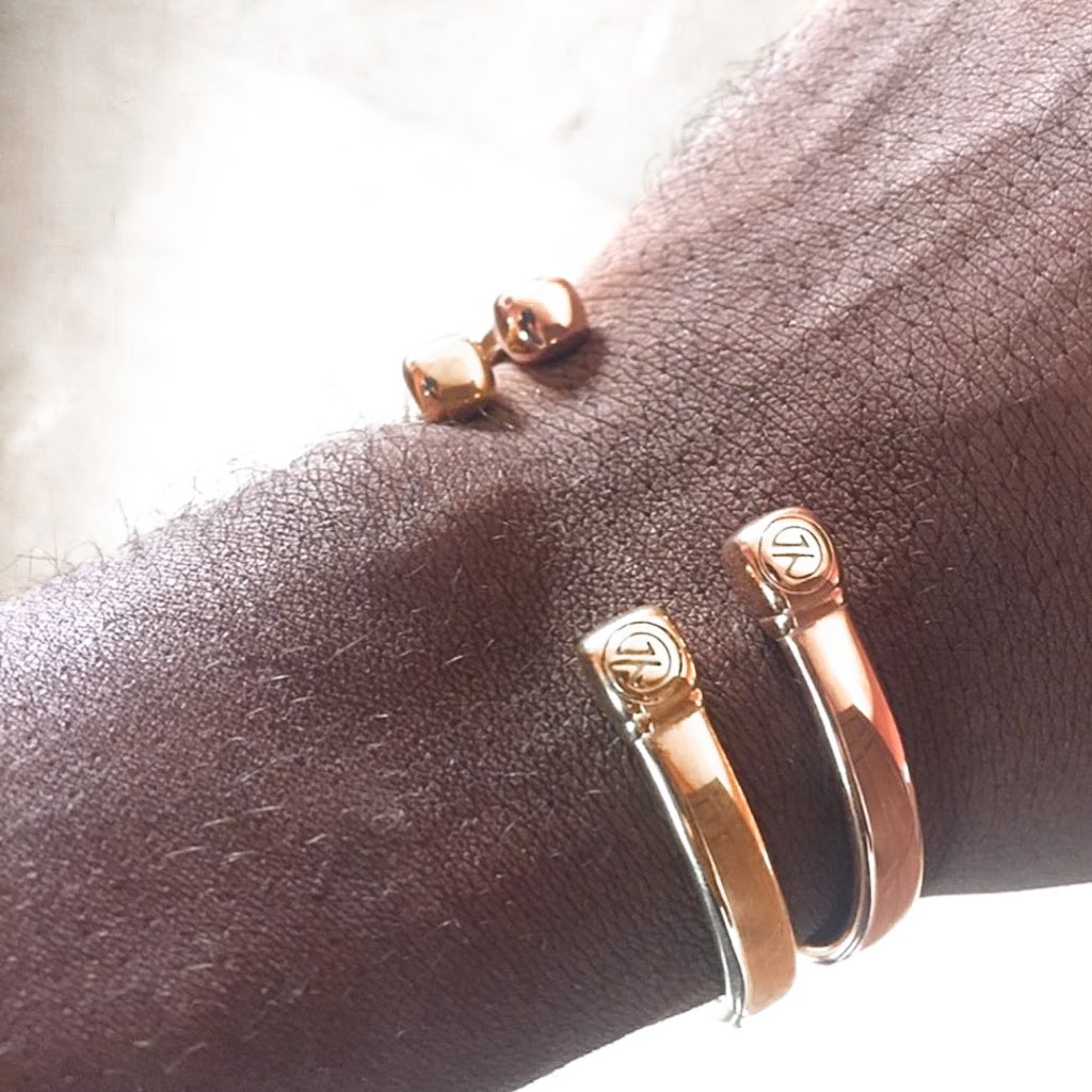 oylsignature's tweet photo. Two INVAS’ Cuff Sturdy 316L Stainless Steel bracelets because one is just not enough.
This design features an all-round smooth finish; it practically has no edges. 
It’s unisex and available in Gold, silver and black. 

#OYLWaVvy #jewelryaddict #bracelets https://t.co/c12CleKFa3