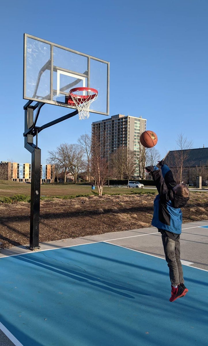 YangHoff's tweet photo. Hey folks can you do me a solid and give @NaptownNets  a follow it's an initiative @Jacob_Holmes and I started to replace all the raggedy basketball nets in Indy with nice new crispy nets! We would love your support! #Indy #WeGrowBasketballHere https://t.co/9fbIzwAO1k