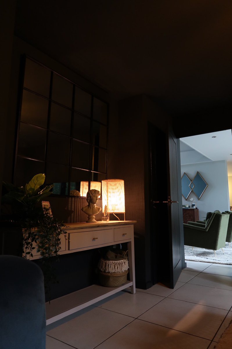 HouseByTara's tweet photo. Happy Monday! 🌺 The sun is shining finally, we’ve got the doors wide open letting in that spring air, definitely a mood booster on a Monday 😂 
#darkinteriors #home #homewares #homedecor #homeinspo #interiorstyling #darkinteriorstyle  #stylemyspace #interior123 #interiordesign https://t.co/DXPlfAyuaP