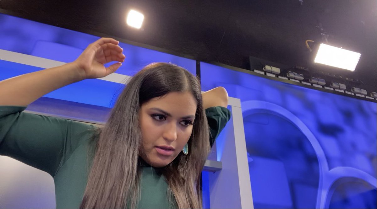 DanielleBandaTV's tweet photo. I #produced 4 episodes of our show in 3 hrs ๐ค Not sure if thatโs good timing, but from 4-7am, I #hustled hard on my #work ๐ช Now, all I have to do is get my #editing done for the day, #film & put this stubborn #microphone cable on ๐โฌ๏ธ #TvProbs ๐
Already a #productive week! ๐บ https://t.co/XVJCkxAZGk