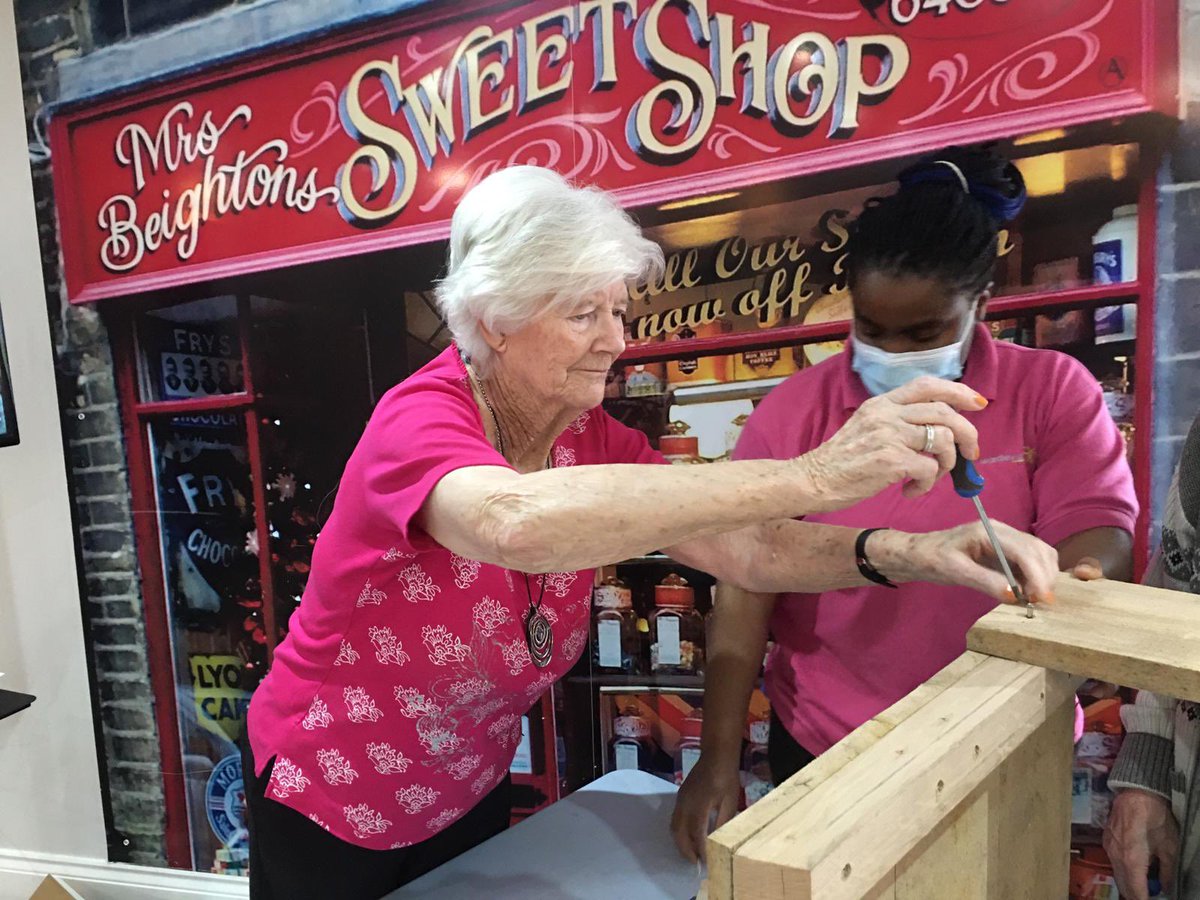 wardleygatecare's tweet photo. #WardleyGate #EqualArts &amp; #HenPower have re-commenced activities with support via virtual technology 

Our residents have created #fruitkebabs for our #hens, built a planter, done some #gardening &amp; designed their very own wooden hens! https://t.co/YygaHbKdtB